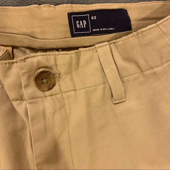 GAP Girlfriend roll short in iconic khaki - Picture 3 of 4
